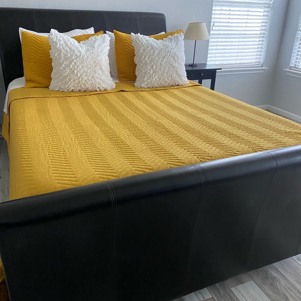Headboard and footboard with the box include.